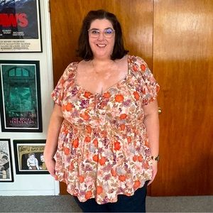 Torrid 5X peplum style puff sleeve floral top with lace up bust.